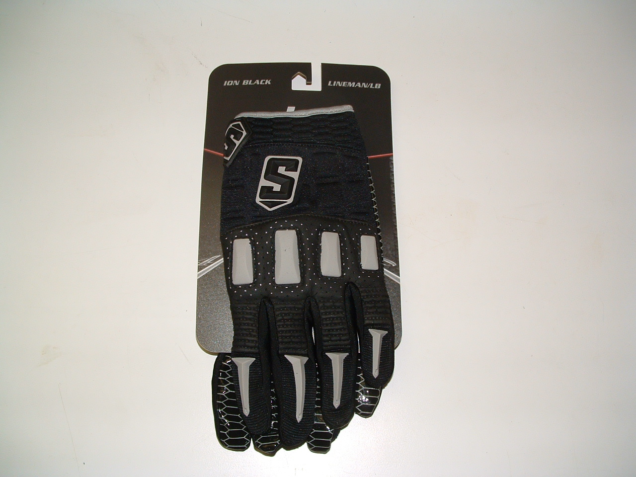 ION BLACK LINEBACKER/LINEMAN GLOVE