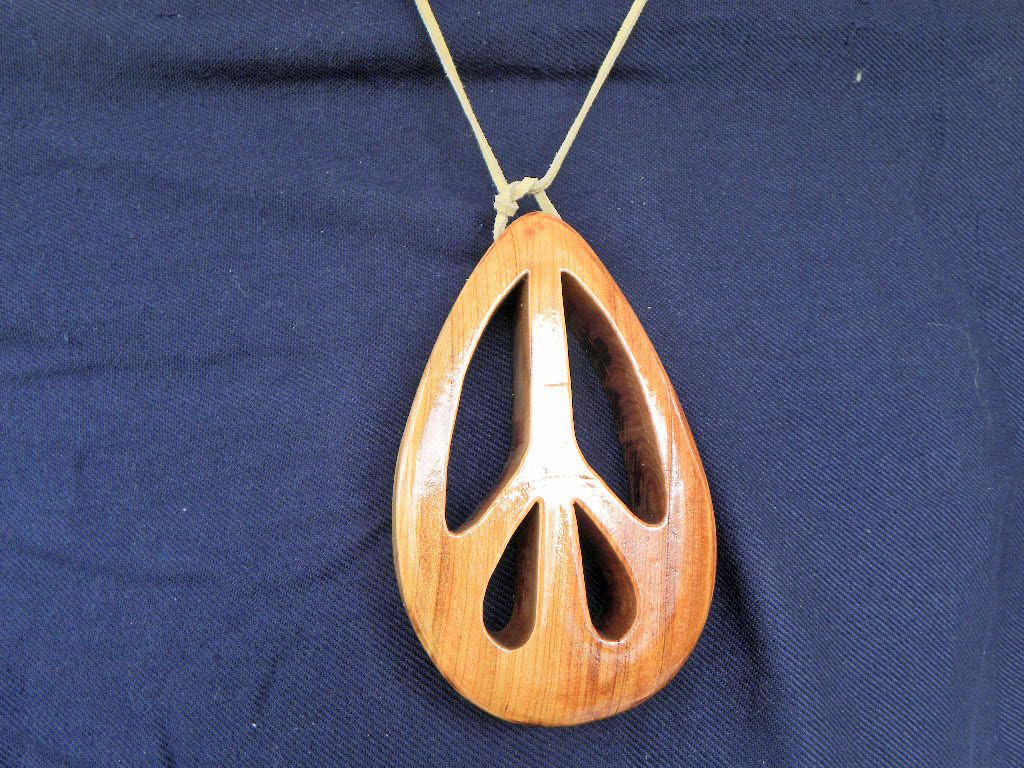 Necklace � Peace Sign � Item 232